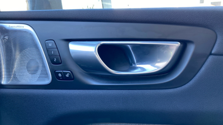 Volvo XC60 2.0 T8 [455] RC PHEV Ultimate Dark 5dr AWD Gtron Estate